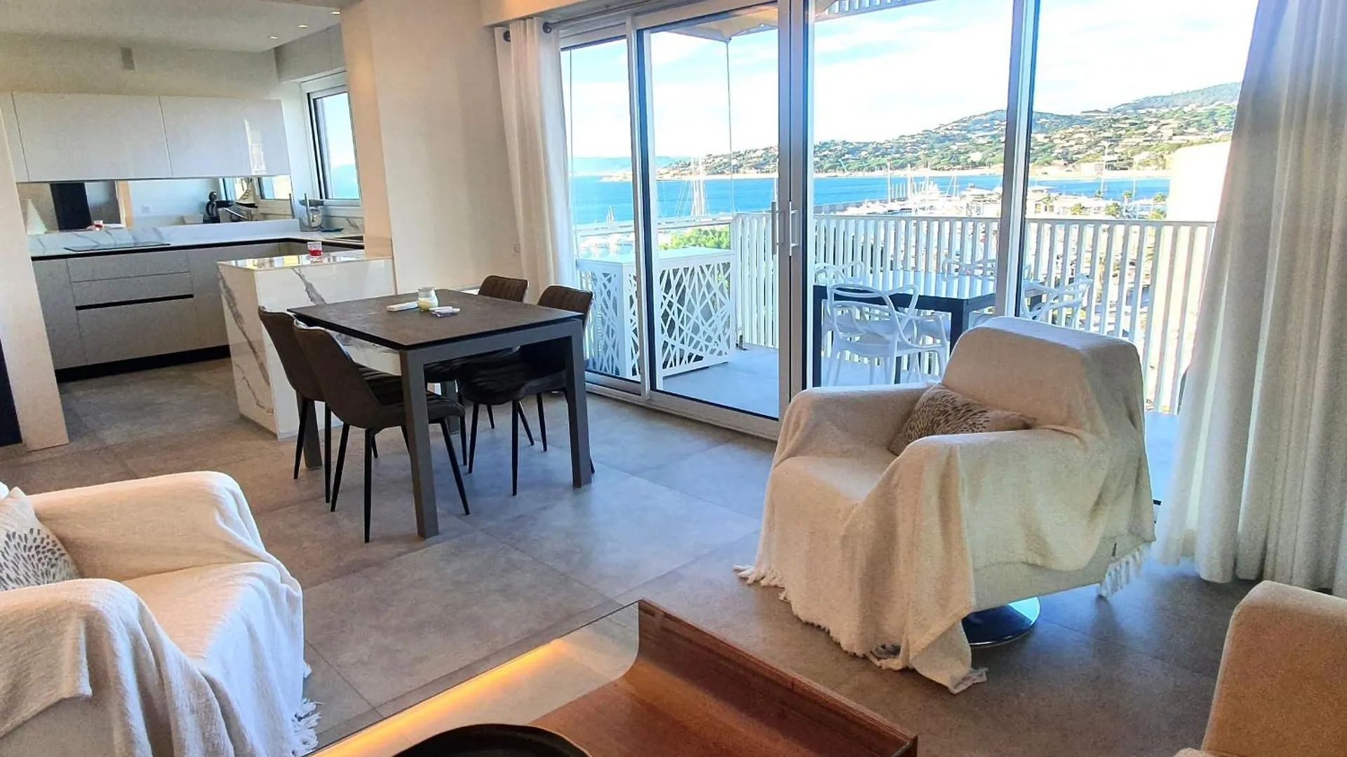 Appartement 3 Pieces Avec Terrasse Et Garage, Climatisation Et Wifi - Sainte-Maxime - Fr-1-780-27