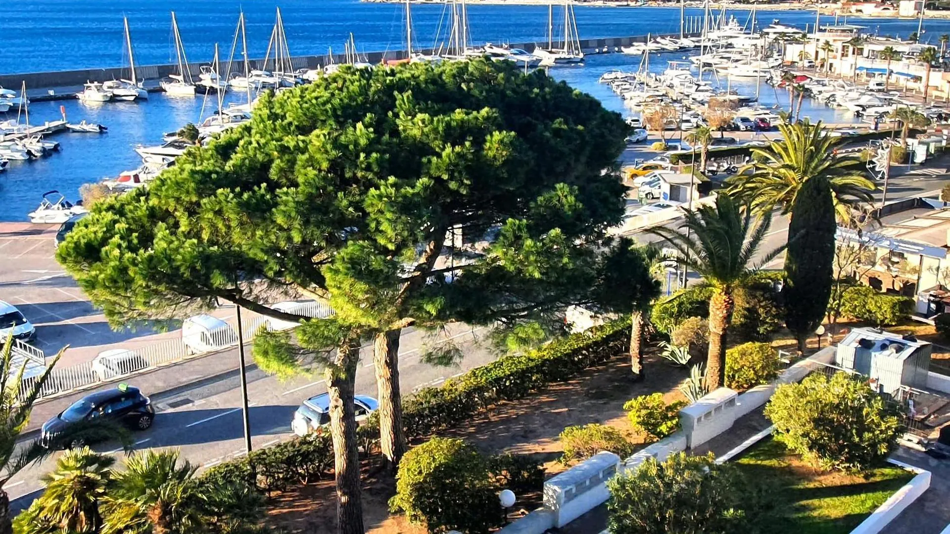 Apartment Appartement 3 Pieces Avec Terrasse Et Garage, Climatisation Et Wifi - Sainte-Maxime - Fr-1-780-27